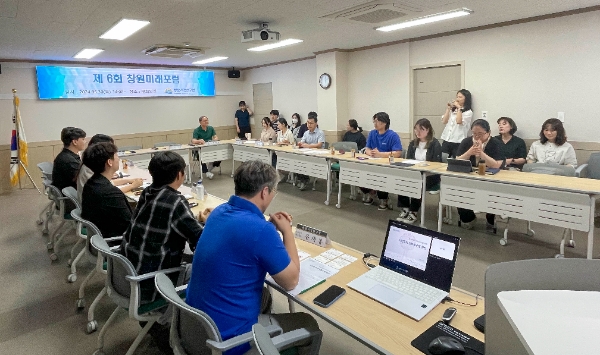 SKT가 통계청, 창원시와 함께 어르신 세대의 정보불균형 및 고립 현상을 데이터로 분석해 지난 30일 창원미래포럼에서 공개했다. / 사진=SKT 제공
