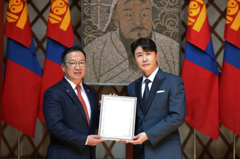 영탁, 몽골 관광홍보대사 위촉…문화 교류 위해 다양한 활동 예정