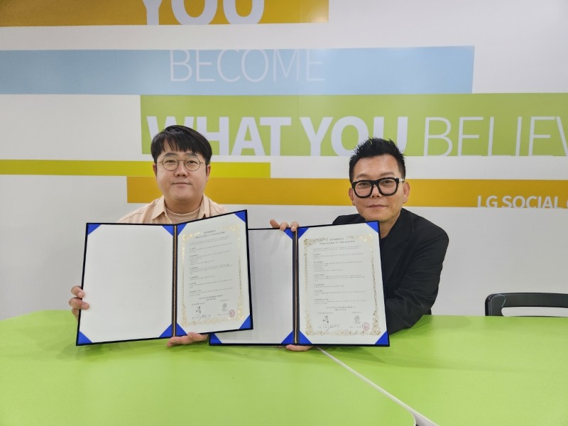 (주)빅컬쳐엔터테이먼트(회장 석현수_사진 오른쪽)와 글로벌 댄스 크루로 인정받는 (주)갬블러크루