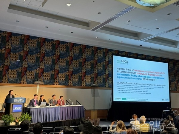 안호정교수가ASCO2024구두발표세션(RapidOralAbstract)에서발표를하고있다.