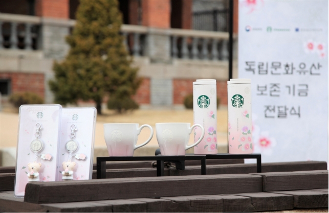 ▲ 스타벅스가 출시한 삼일절 기념상품 3종