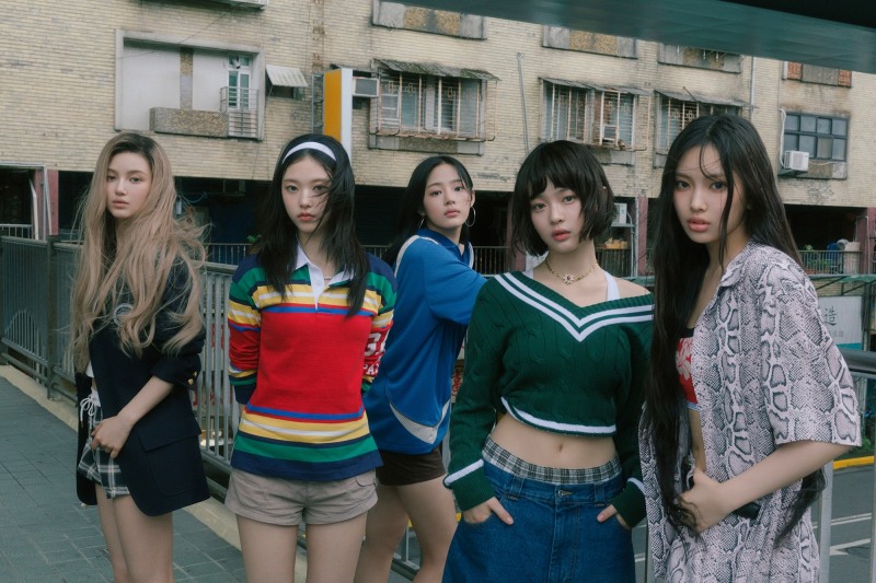 뉴진스 ‘How Sweet’, 美 빌보드 ‘버블링 언더 핫 100’ 12위…오프라인 팝업스토어 개최