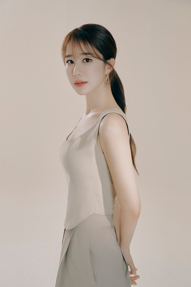 유인나, 새 프로필 공개…뛰어난 콘셉트 소화력 ‘감탄’