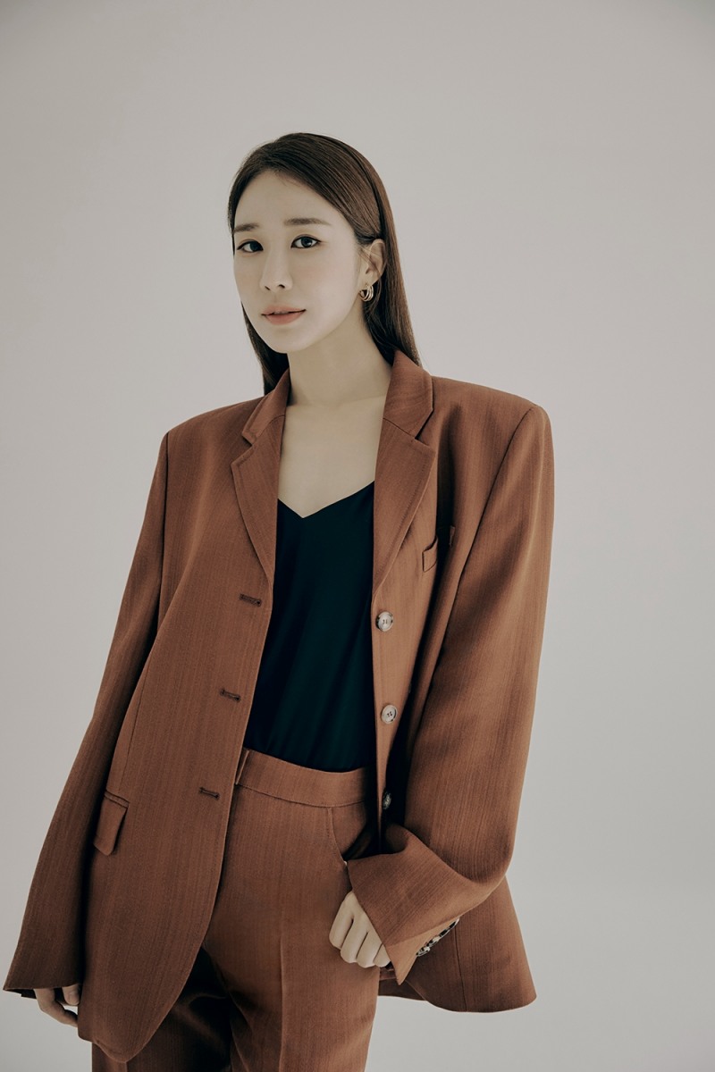 유인나, 새 프로필 공개…뛰어난 콘셉트 소화력 ‘감탄’