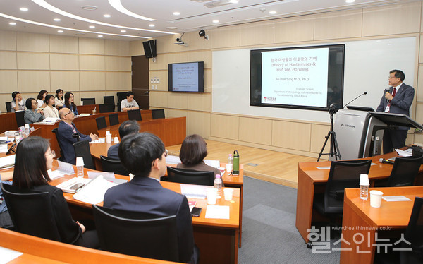 지난5월31일고려대의과대학문숙의학관1층윤병주홀에서진행된고려대학교여성의학사연구소제2회정기심포지엄현장.