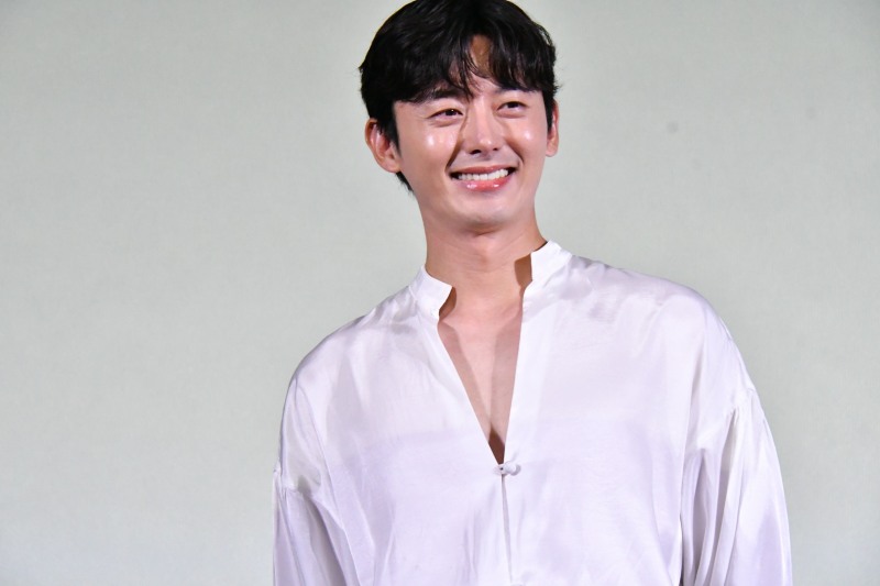 이지훈, 영화 ‘언더 유어 베드’ 일본 시장 본격 진출…“일본 개봉 꿈같아”