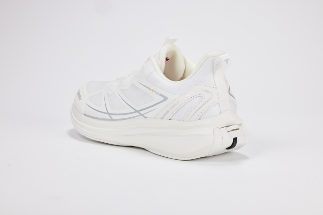 트렉스타, 한여름 최적화 핸즈프리 신발 '클라우드·어스' 출시