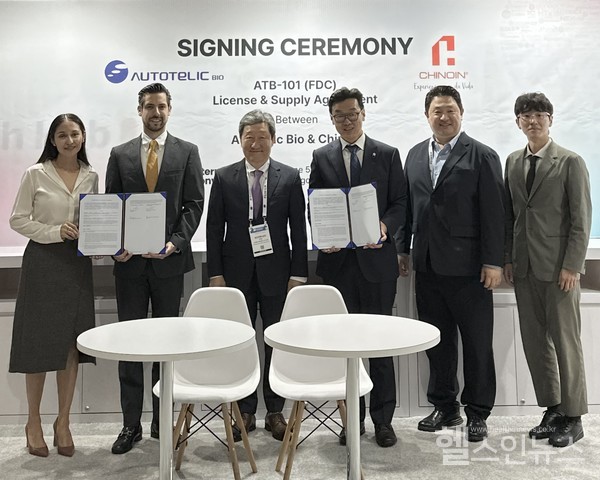 (왼쪽부터)치노인社히메나아빌레스사업개발프로젝트매니저,페르난도토레스사업개발책임자,한국보건산업진흥원차순도원장,오토텔릭바이오社김태훈대표이사,유구상이사,이형빈차장