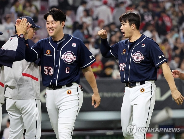 환호하는 김재환