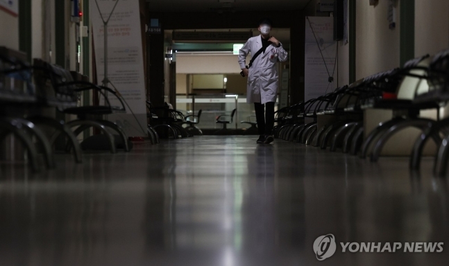 병원 지키는 의료관계자