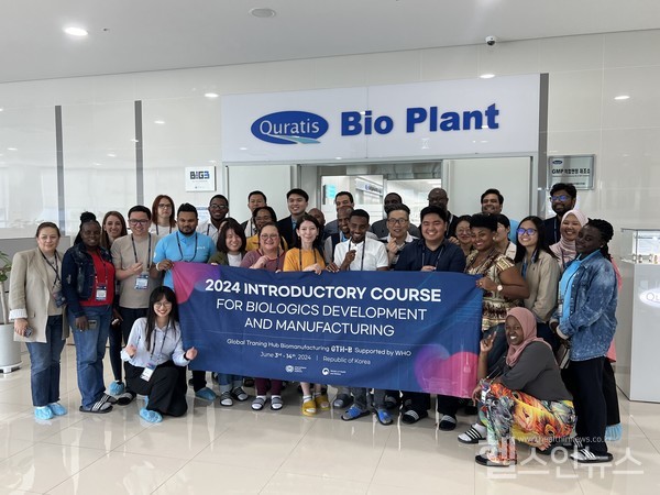 큐라티스에방문한견학생들(사진=큐라티스)