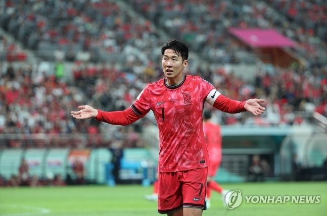 '최전방 황희찬' 김도훈호, 수비 축구 중국과 월드컵 예선 전반 0-0