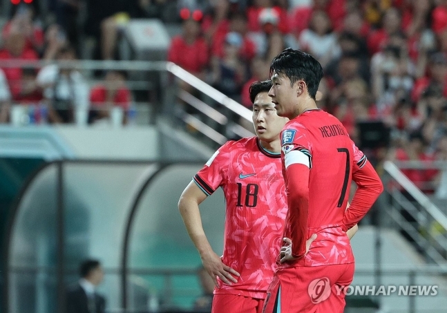 '최전방 황희찬' 김도훈호, 수비 축구 중국과 월드컵 예선 전반 0-0