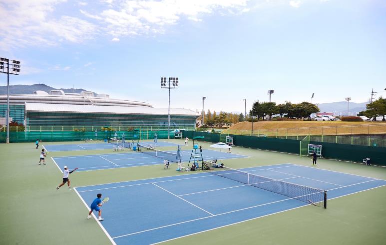제8회 김천 전국동호인테니스대회 개최.. 전국 테니스 동호인 450개 팀, 900여 명 참가