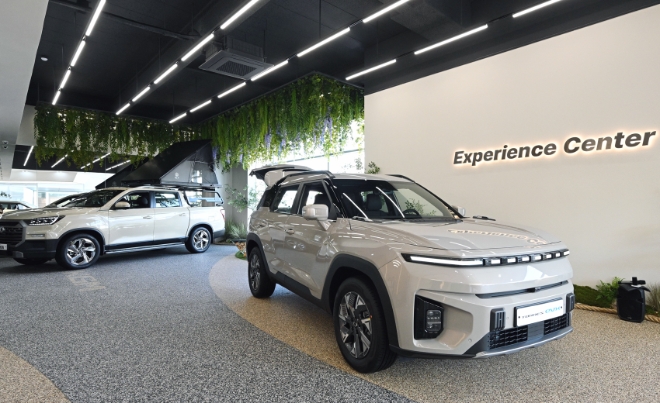 KGM이 일산에 익스피리언스 센터 1호점인 ‘KGM 익스피리언스 센터 일산(KEC)’을 열고 개관식을 진행했다. / 사진=KGM 제공