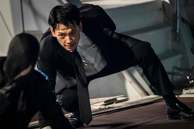 ‘화인가 스캔들’ 정지훈, 스펙터클하고 강력한 액션 예고…서도윤 캐릭터 스틸 공개