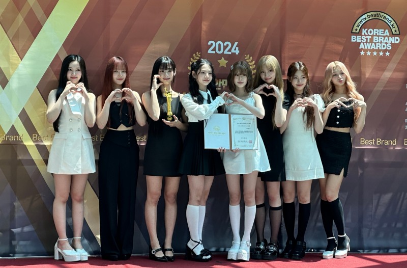 유니스, ‘2024 대한민국 한류 연예대상’ 아시아 스타 대상 수상…‘데뷔 첫 수상 기쁨’