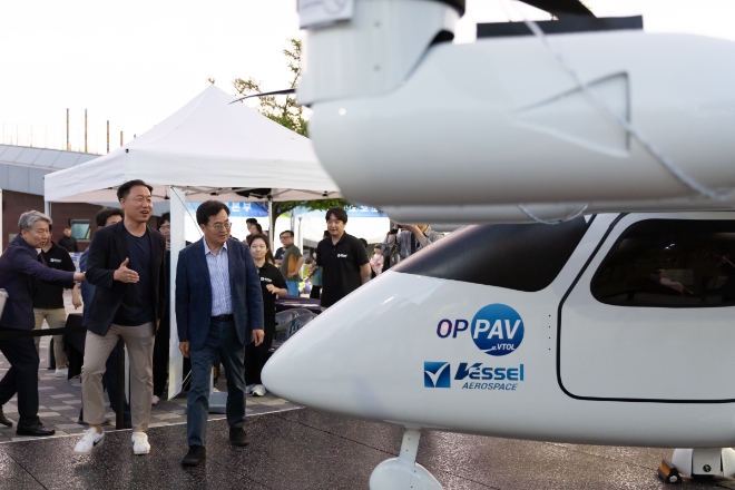 김동연 경기도지사가 지난 15일 시흥 배곧생명공원에서 열린 ‘2024 경기 미래모빌리티 페스타’에 참석했다. / 사진=경기도 제공