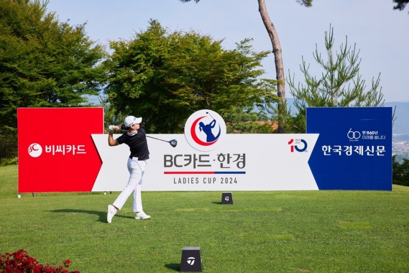 테일러메이드 제3회 드림챌린지_ 티박스에서 티샷하는 선수