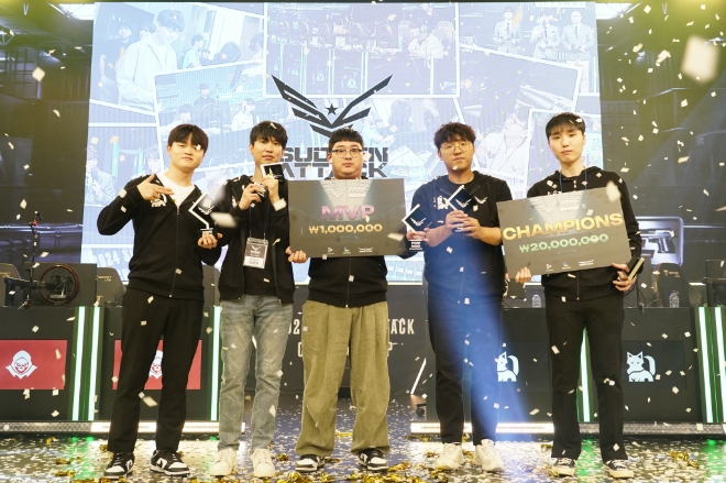 넥슨은 서든어택 공식 e스포츠 리그 ‘2024 서든어택 챔피언십 시즌 1’이 지난 15일 성료했다고 17일 밝혔다. 사진은 2024 서든어택 챔피언십 시즌1 우승 ‘준자냥냥’ 클랜의 모습. (사진 = 넥슨 제공)