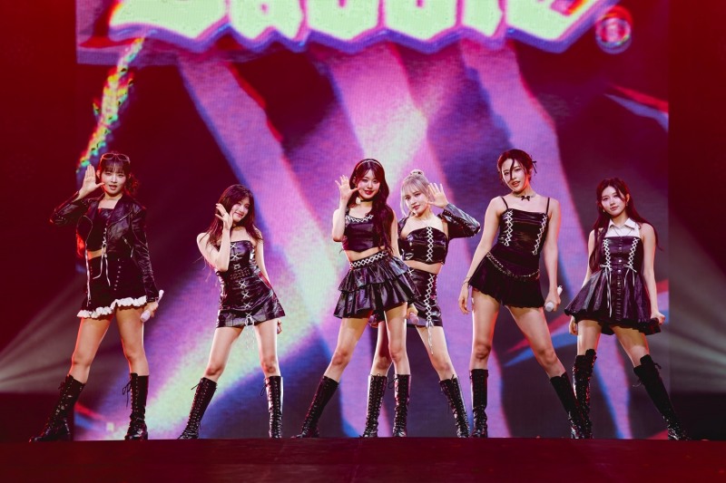아이브, 유럽 5개 도시 월드투어 성료…떼창 이끌어낸 ‘MZ 워너비 아이콘’ 저력