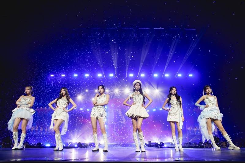 아이브, 유럽 5개 도시 월드투어 성료…떼창 이끌어낸 ‘MZ 워너비 아이콘’ 저력