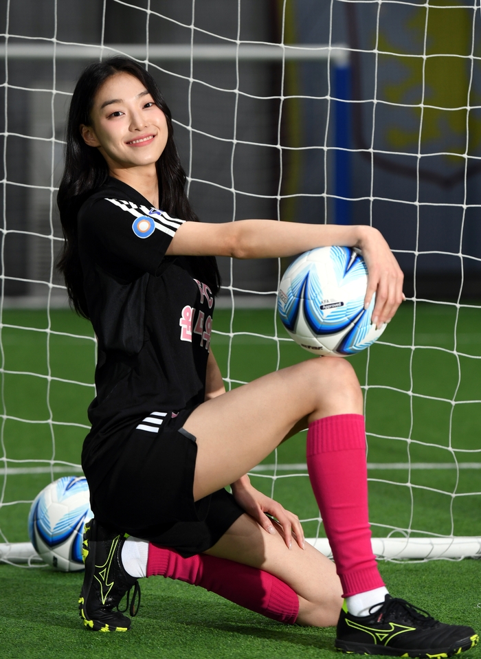 ‘골 때리는 그녀들’ 파워 키커 김설희, FC원더우먼과 여왕기 홍보대사로 맹활약