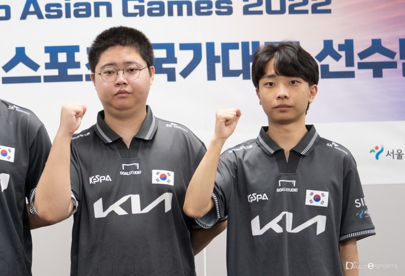 항저우 아시안게임 전력분석관 시절 박찬화(왼쪽)와 박기홍.