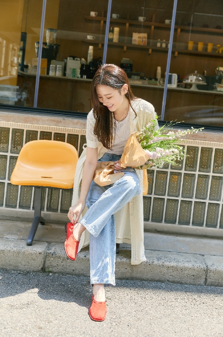 W컨셉, 인플루언서 '이유정'과 함께한 여름 스타일링 화보 공개