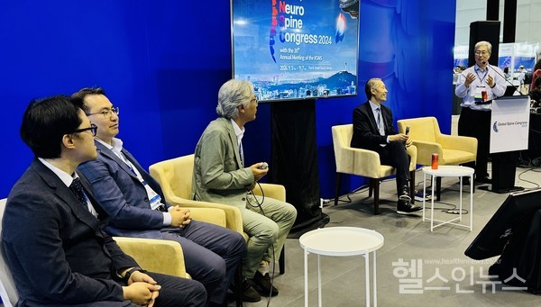 (왼쪽부터)이한동교수,사무엘조(SamuelK.Cho)교수,박철웅원장,제프리왕(JeffreyWang)교수,팀윤(S.TimYoon)교수가시지바이오의글로벌학술세미나밋더마스터(MeettheMaster)에참가해세션을진행하고있다.