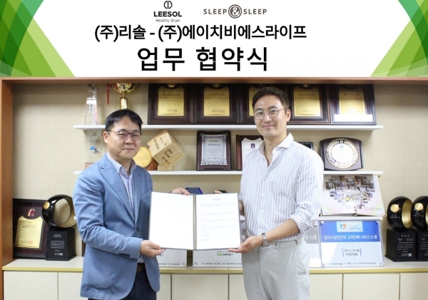 왼쪽부터 HBSlife 슬립앤슬립 고문수 대표, 리솔 권구성 대표 (사진제공=리솔)