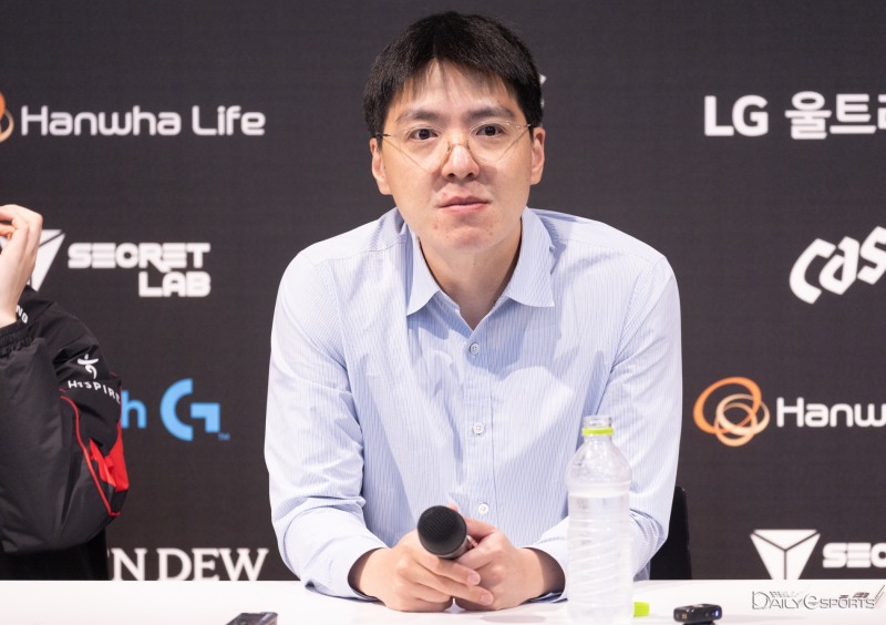 T1 김정균 감독, "다양한 메타와 챔피언 운영 반복 연습해야"