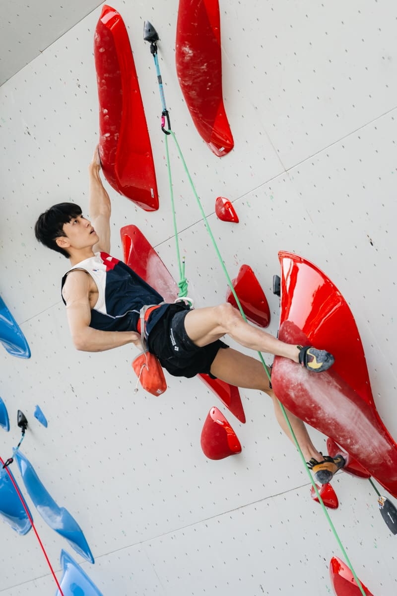 스포츠클라이밍 컴바인(볼더·리드) 이도현·서채현, 스피드 신은철 파리올림픽 본선 진출 티켓 획득!