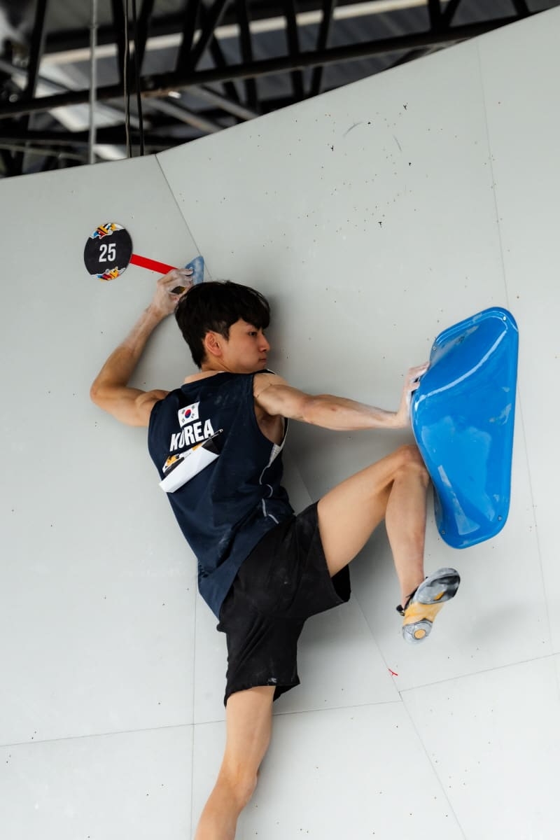스포츠클라이밍 컴바인(볼더·리드) 이도현·서채현, 스피드 신은철 파리올림픽 본선 진출 티켓 획득!