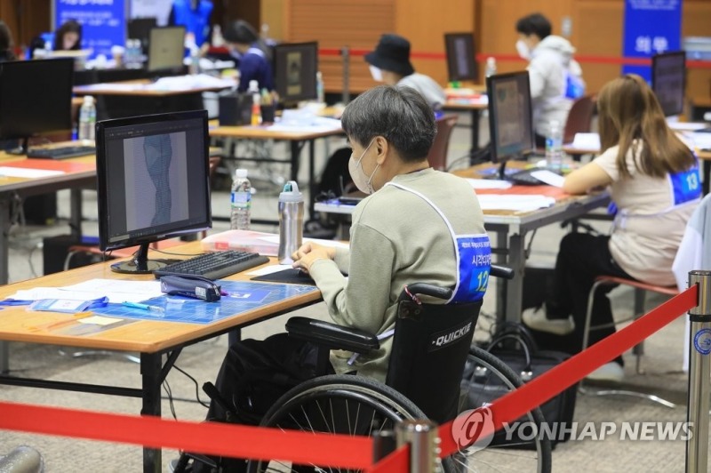 전국장애인기능경기대회 시각디자인 직종 경기 / 사진=연합뉴스