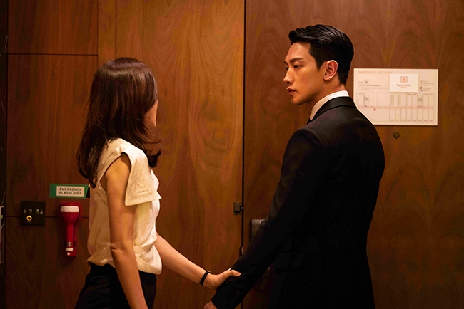 ‘화인가 스캔들’ 김하늘X정지훈의 치명적 만남…위험한 관계 담은 금지된 멜로 스틸 공개