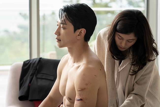‘화인가 스캔들’ 김하늘X정지훈의 치명적 만남…위험한 관계 담은 금지된 멜로 스틸 공개