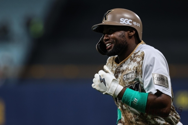 4타수 3안타 2타점 2득점으로 활약한 키움 로니 도슨