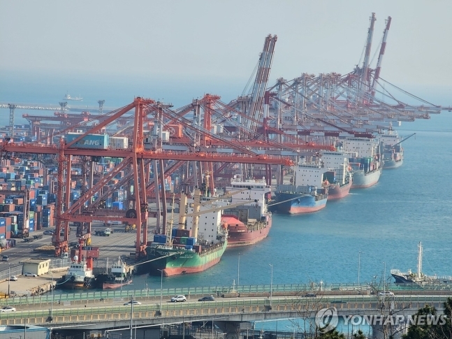 5월 생산 0.7%↓…소비·투자까지 10개월 만에 '트리플 감소'