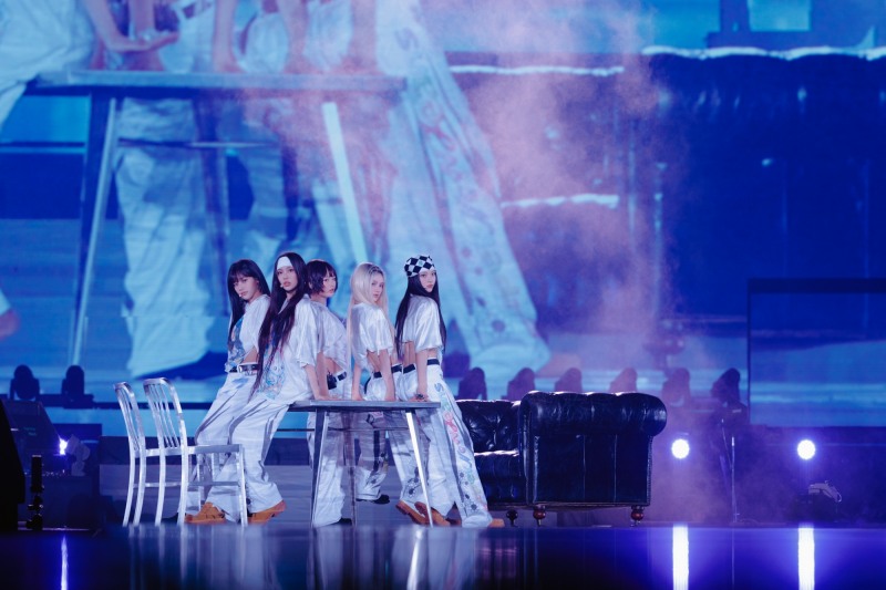 ‘전곡 떼창’ 日서도 뉴진스 신드롬…도쿄돔에 울려 퍼졌다