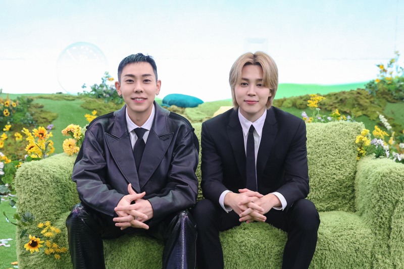 BTS 지민과 로꼬가 완성한 색다른 시너지…솔로 2집 선공개 곡 'Smeraldo Garden Marching Band‘ 음원과 트랙 비디오 공개