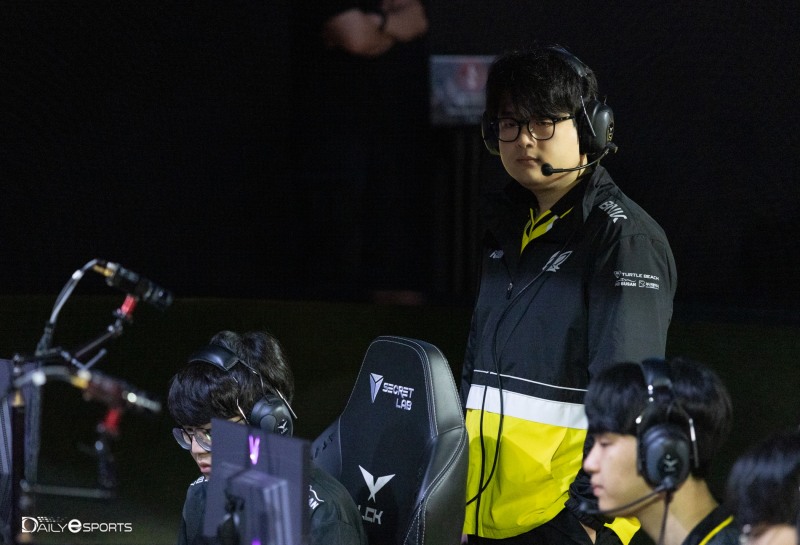 BNK 피어엑스 유상욱 감독.