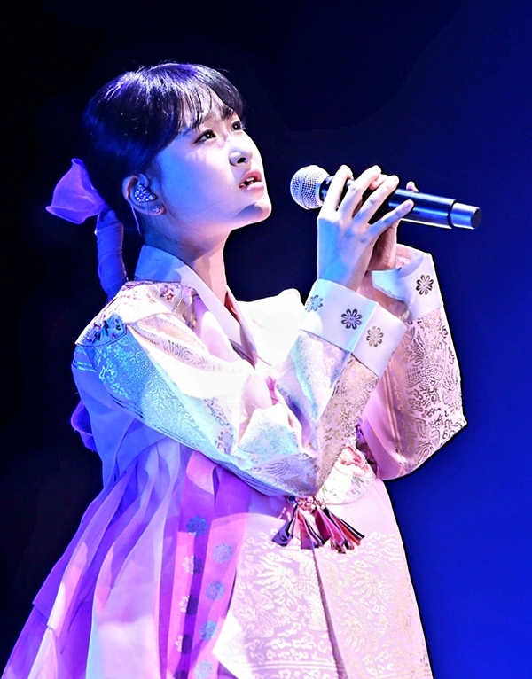 김다현, 日 도쿄 ‘트롯걸즈재팬 2024’ 스페셜 무대…‘K-트롯 매력 발산’
