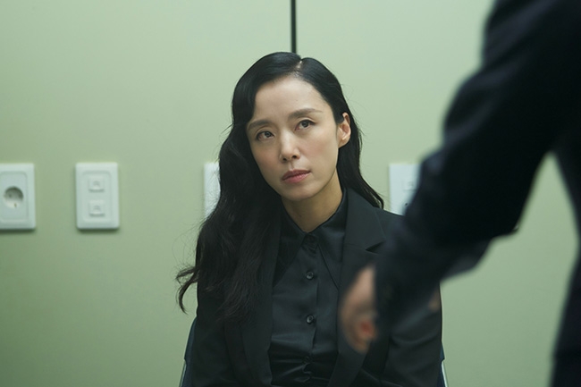 전도연의 새로운 얼굴…‘리볼버’ 수영 캐릭터 스틸 공개