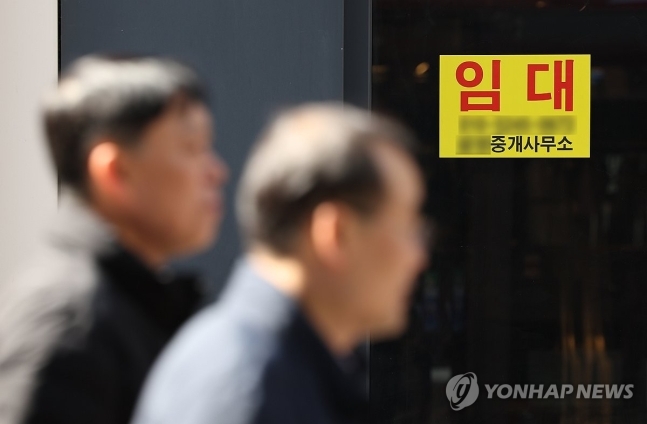 '빚의 수렁' 자영업자…사업자대출 연체액 11조, 역대 최대
