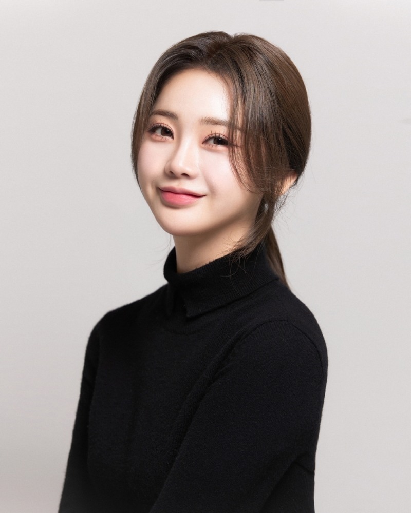 홍지윤, 초이크리에이티브랩과 전속계약 체결…한류 여신 행보 기대