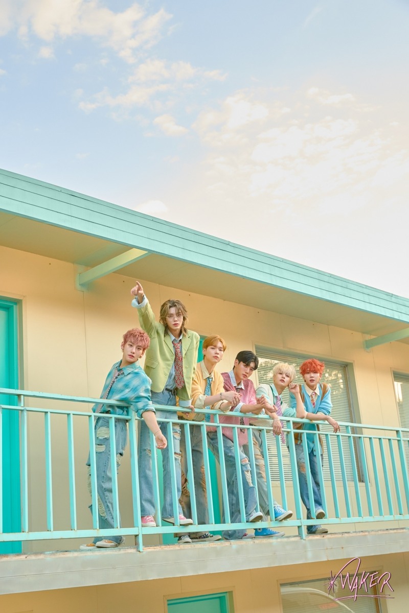 웨이커, 미니 2집 단체 콘셉트 포토 공개…수채화 같은 청량 비주얼