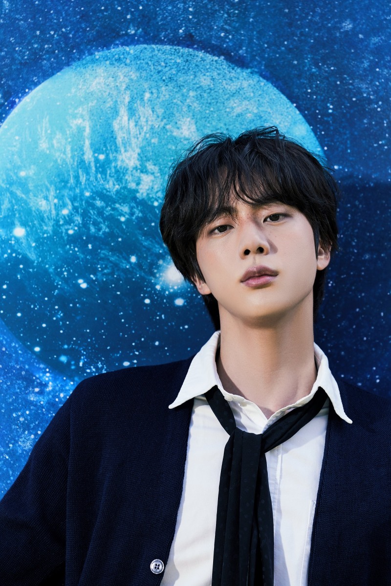 BTS 진, ‘2024 파리 올림픽’ 성화봉송 주자 참여…‘화합’과 ‘평화'의 메시지 전파