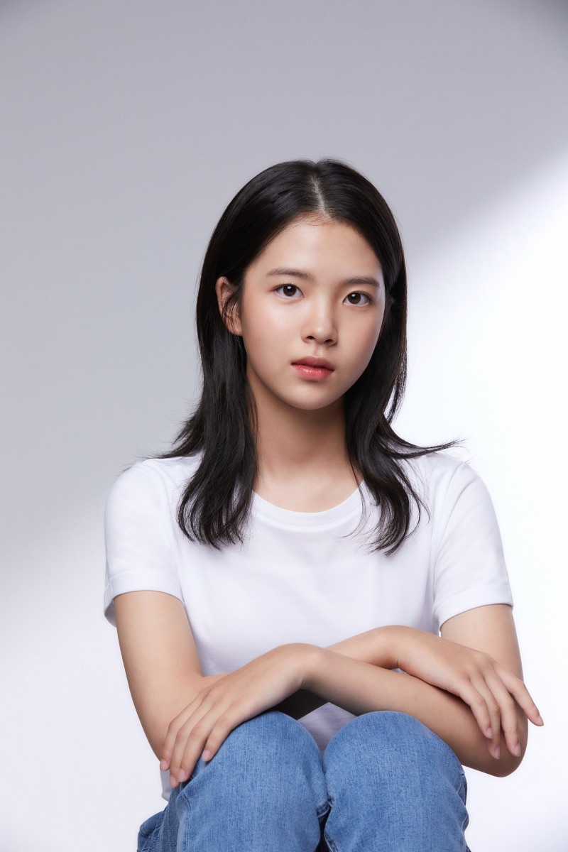 ‘노 웨이 아웃 : 더 룰렛’ 최명빈, 당돌한 매력 펼친다…조진웅 딸로 활약 예고