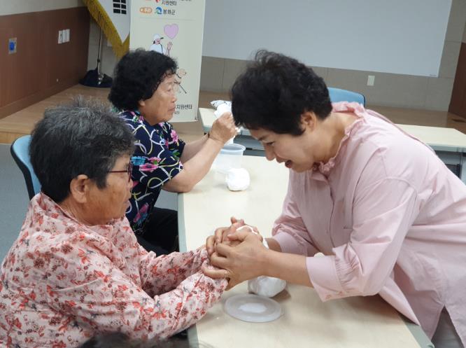 봉화군, 고독사 예방을 위한 ‘희망가득 동행 미술공예 심리 프로그램’시행